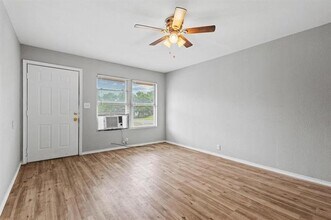 701 W Hull St in Denison, TX - Building Photo - Building Photo