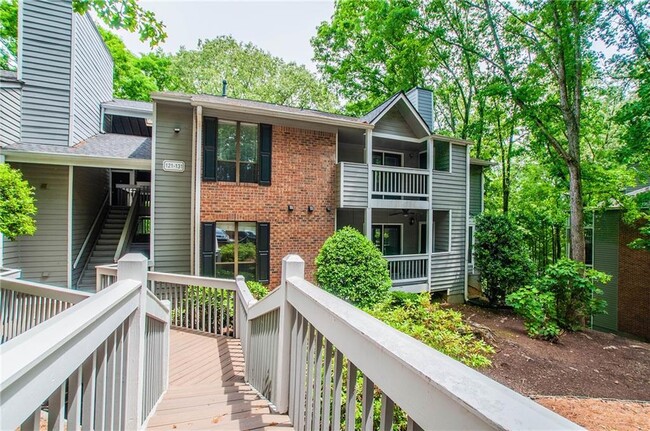 126 Warm Springs Cir in Roswell, GA - Building Photo - Building Photo