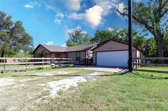 128 Siesta Ct in Granbury, TX - Building Photo - Building Photo