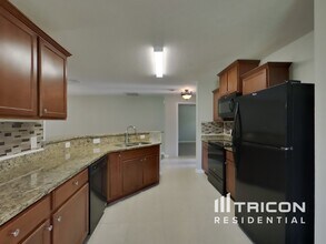 2463 Winnipeg Dr in Lakeland, FL - Building Photo - Building Photo
