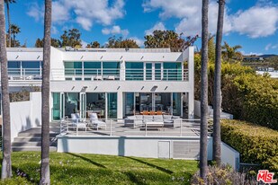 27420 Pacific Coast Hwy in Malibu, CA - Building Photo