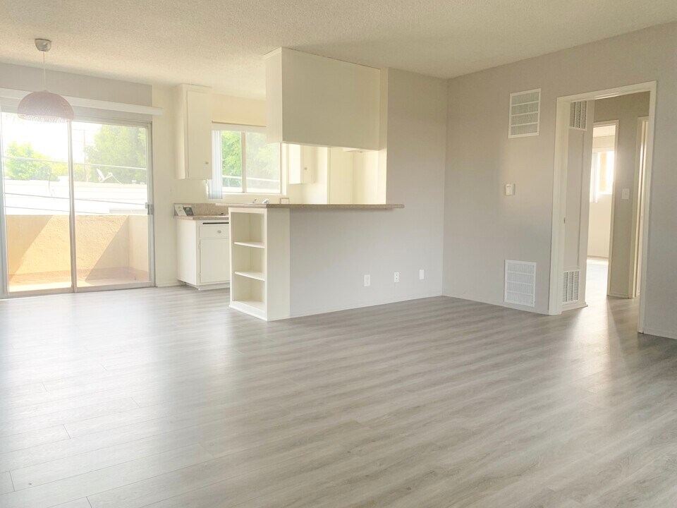 1642 Barry Ave in Los Angeles, CA - Building Photo