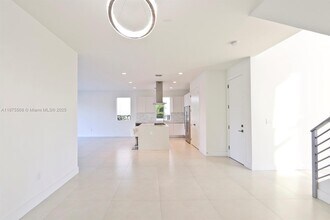 9745 NW 75th Terrace in Doral, FL - Building Photo - Building Photo