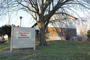 Pine Grove Manor in House Springs, MO - Building Photo