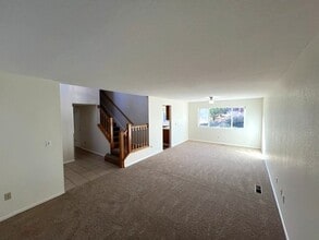 7640 Soft Winds Dr in Reno, NV - Building Photo - Building Photo