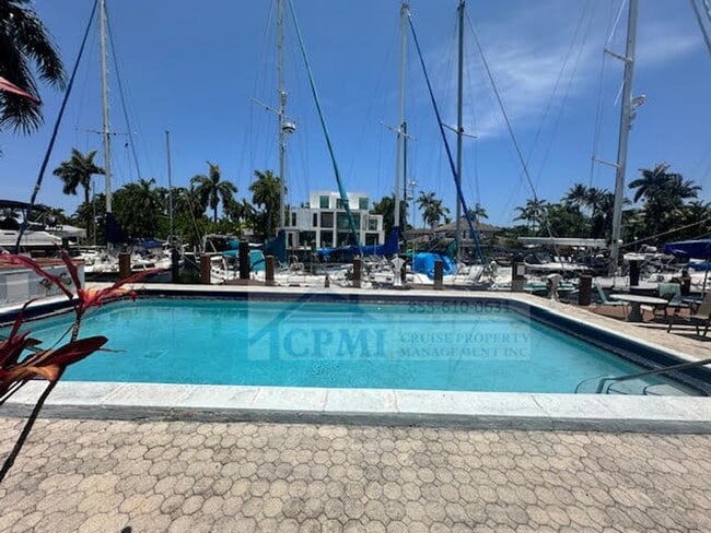 120 Isle of Venice Dr in Fort Lauderdale, FL - Building Photo - Building Photo