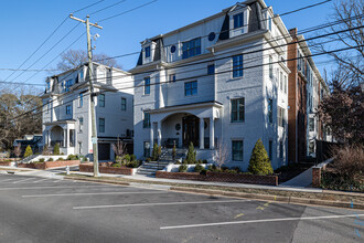 The Row at Westhampton in Richmond, VA - Building Photo - Building Photo