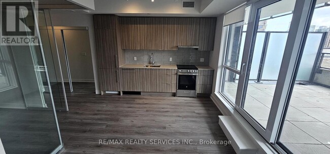 430-1430 Square One Dr in Mississauga, ON - Building Photo - Building Photo