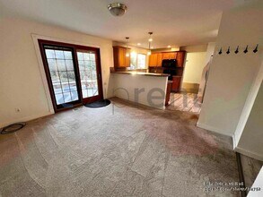 16719 NE 20th St in Bellevue, WA - Foto de edificio - Building Photo