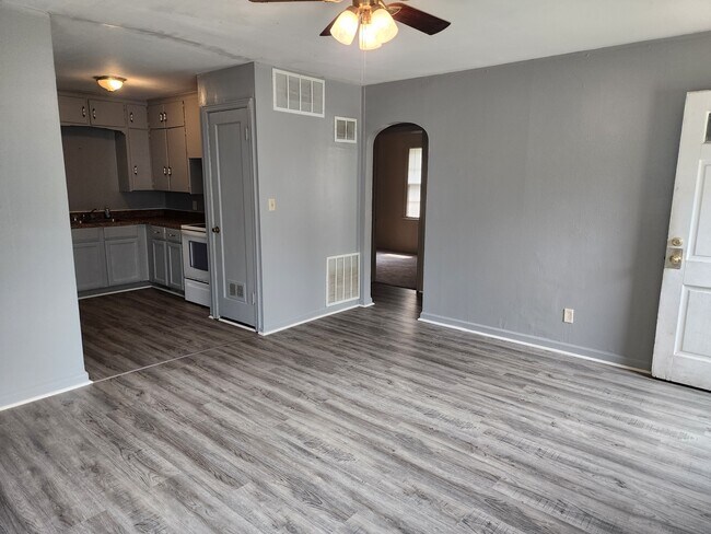 2016 N Minneapolis St