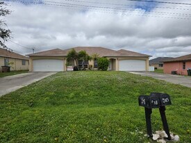 518 SE 5th Pl in Cape Coral, FL - Building Photo