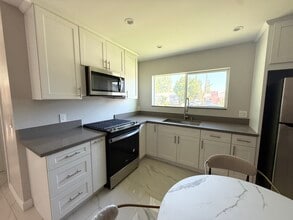 8431 Oso Ave in Los Angeles, CA - Building Photo - Building Photo