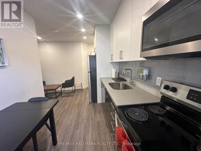 4-595 ST CLAIR Ave in Toronto, ON - Building Photo - Building Photo