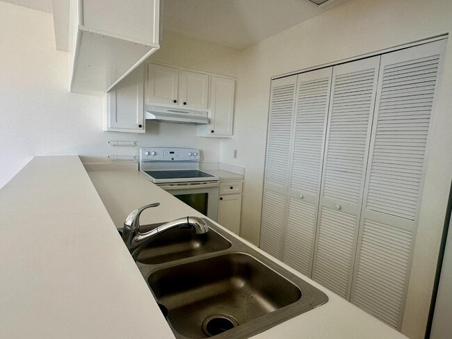 3930 S Roosevelt Blvd in Key West, FL - Foto de edificio - Building Photo