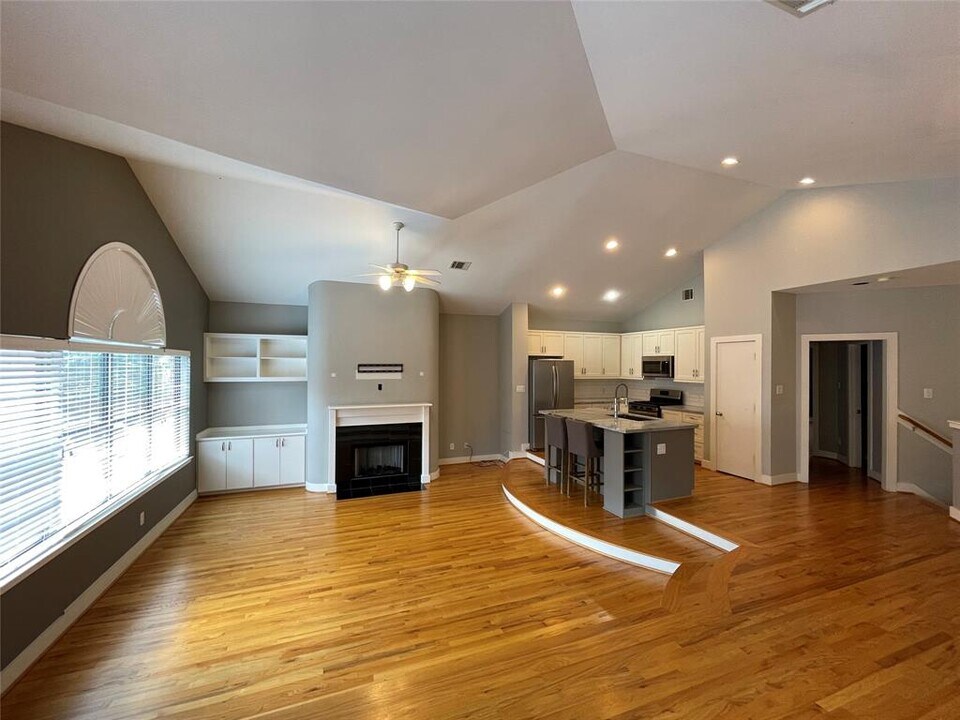 9822 Samantha Suzanne Ct in Houston, TX - Building Photo