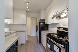 Leewood Village in Edmonton, AB - Building Photo - Building Photo