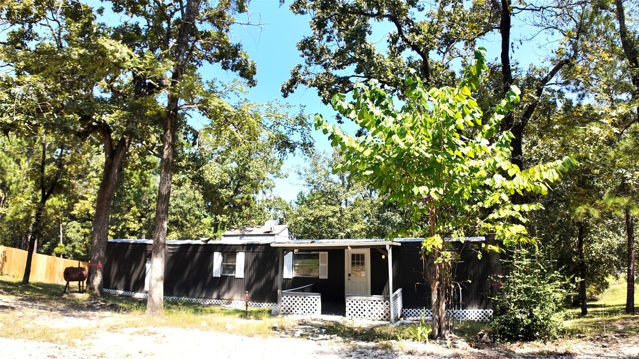 251 Oakdale Dr in Huntsville, TX - Building Photo