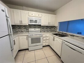 13685 NE 10th Ave, Unit 209 in North Miami, FL - Building Photo