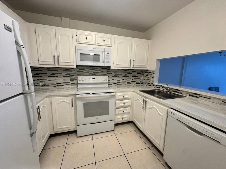 13685 NE 10th Ave, Unit 209 in North Miami, FL - Building Photo