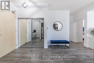 30 Roehampton Ave in Toronto, ON - Building Photo - Building Photo