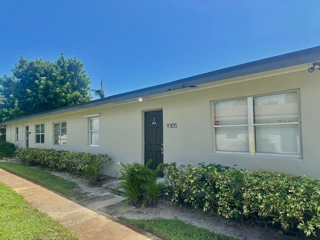 9305 Sunrise Dr in West Palm Beach, FL - Building Photo - Building Photo