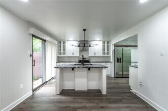 107 Forest Edge Dr in Sewickley, PA - Building Photo - Building Photo