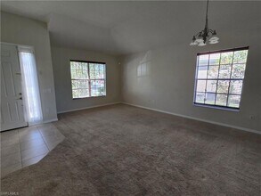 2049 Fairmont Ln in Naples, FL - Foto de edificio - Building Photo