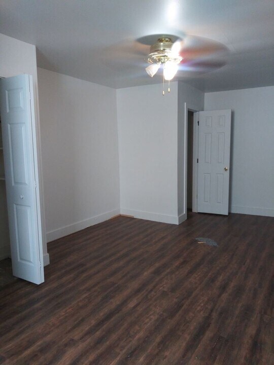 143 S Main St in Manheim, PA - Building Photo