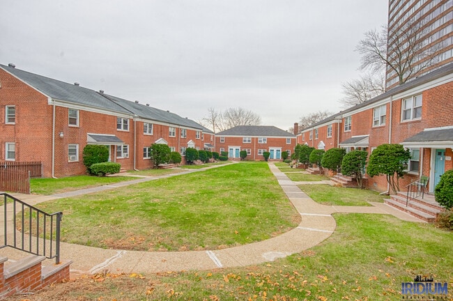 296-310-310 S Harrison St in East Orange, NJ - Building Photo - Building Photo