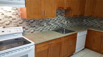 2531 NE 184th Terrace in North Miami Beach, FL - Building Photo - Building Photo