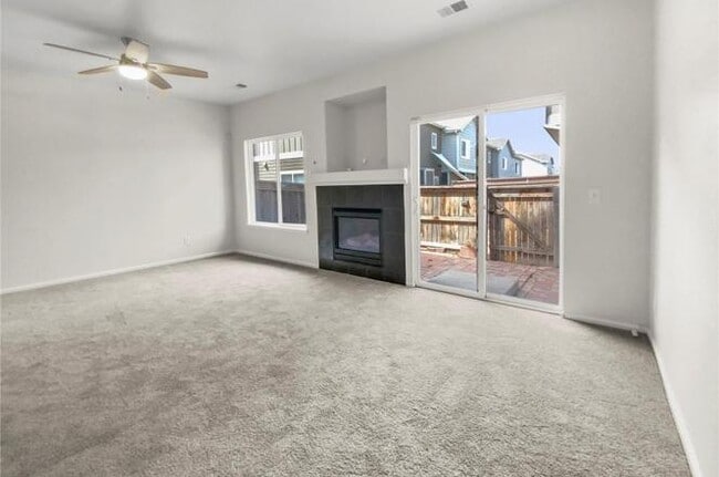 14700 E 104th Ave in Commerce City, CO - Foto de edificio - Building Photo