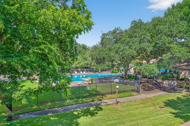 1320 Chardonnay Dr in Houston, TX - Building Photo - Building Photo