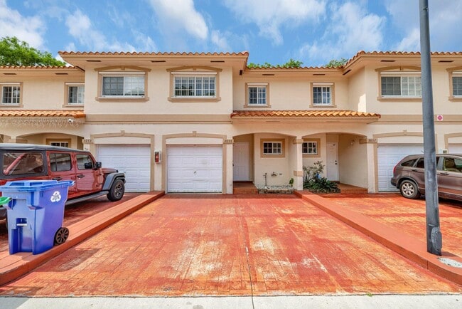 3055 Riverside Dr in Coral Springs, FL - Building Photo - Building Photo