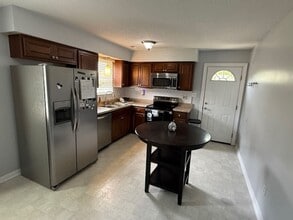 453 Hunting Green Dr in Jacksonville, NC - Building Photo - Building Photo