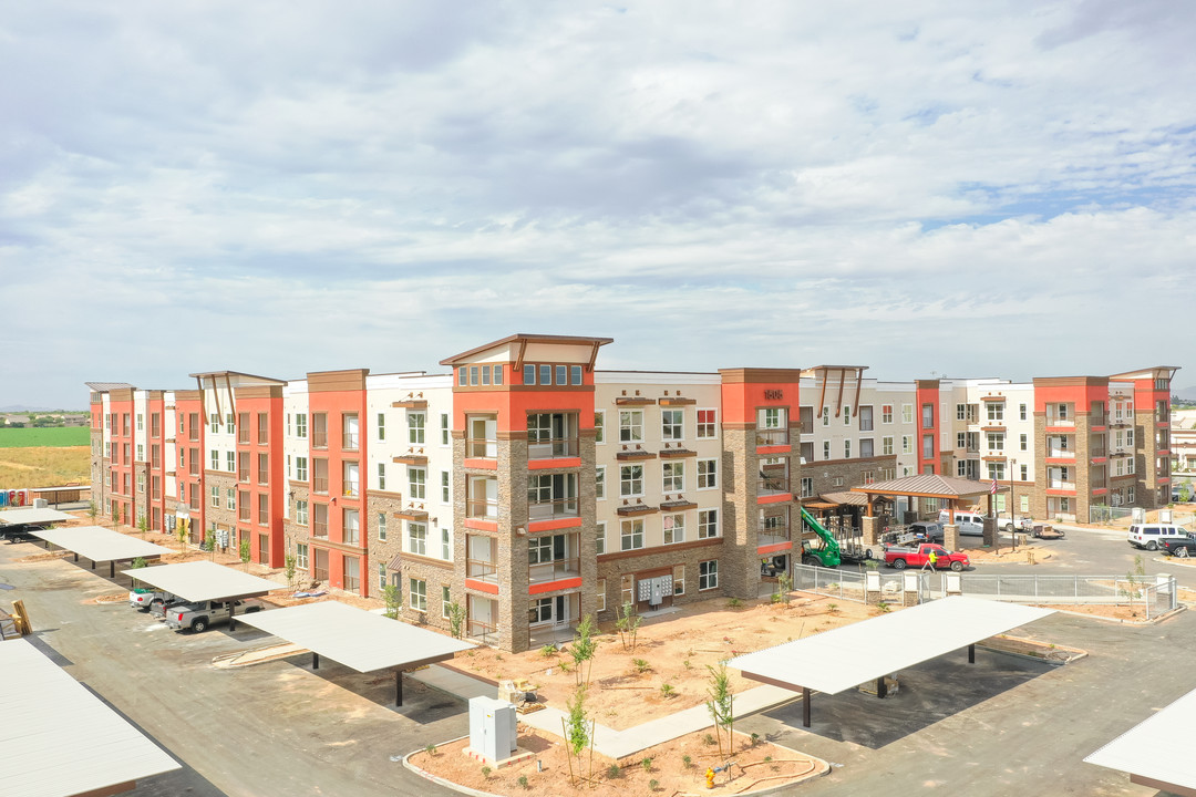 Verena at Gilbert in Gilbert, AZ - Building Photo