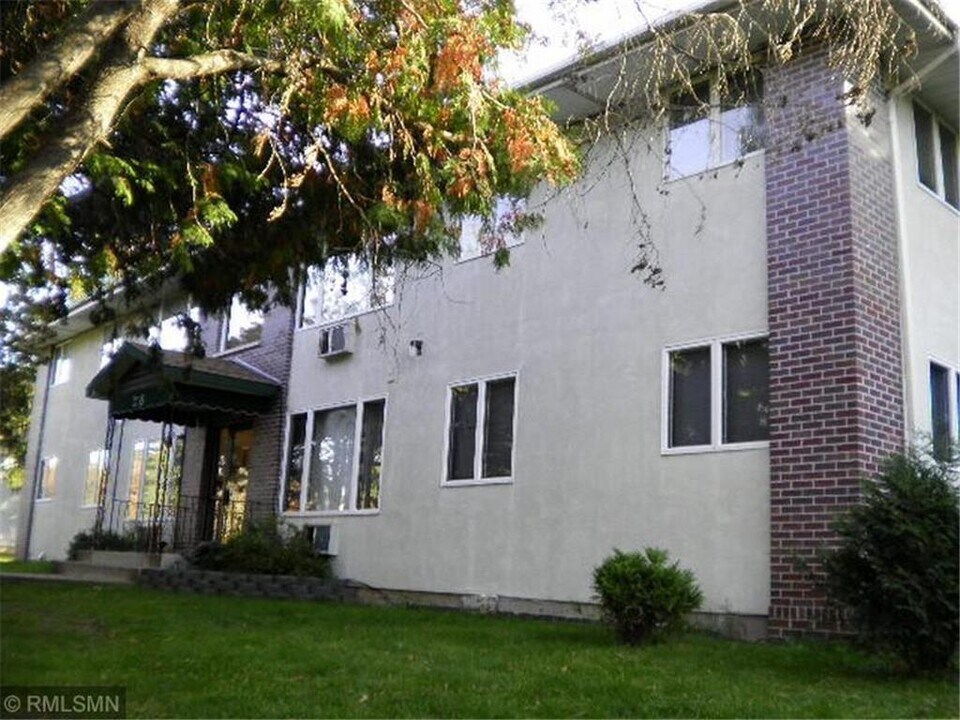 236 N Jefferson St-Unit -5 in Saint Croix Falls, WI - Building Photo