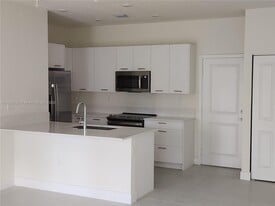 8040 NW 42nd St in Doral, FL - Building Photo