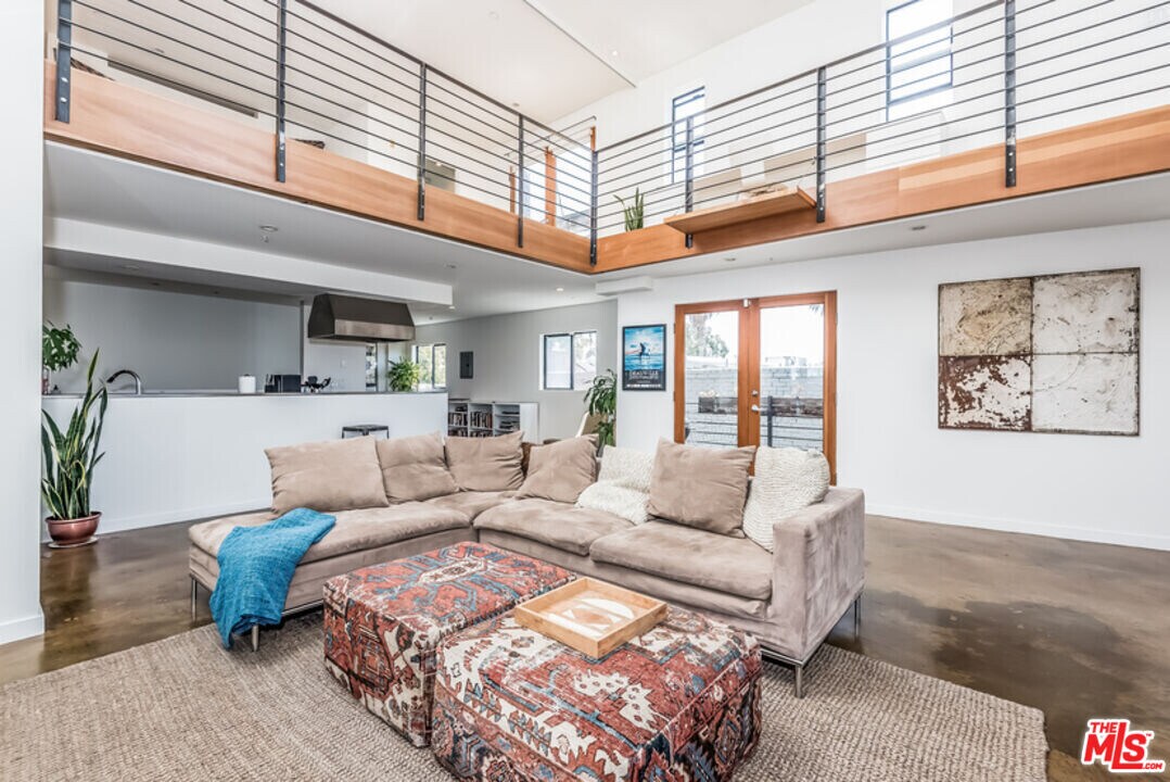 1113 Electric Ave in Los Angeles, CA - Building Photo