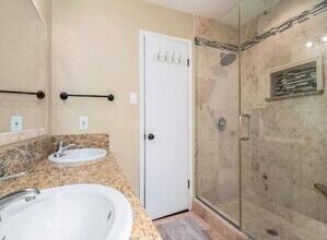 226 Pecan Dr in League City, TX - Building Photo - Building Photo