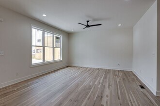 1701 Sherwood Ln in Nashville, TN - Foto de edificio - Building Photo