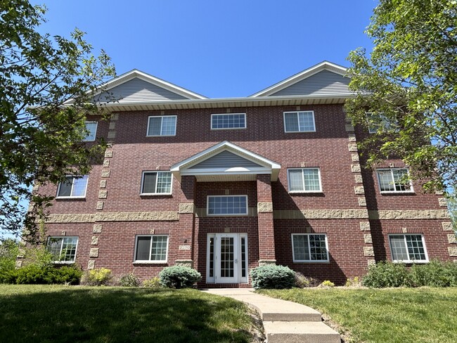 2300 Westlake Rd, Unit #303 in North Liberty, IA - Building Photo - Building Photo