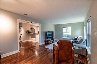 301 Genard St in Austin, TX - Building Photo - Building Photo