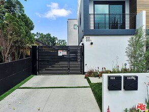 853 N June St, Unit 853 in Los Angeles, CA - Building Photo - Building Photo