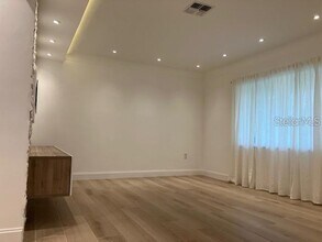 2111 Jo an Dr in Sarasota, FL - Building Photo - Building Photo
