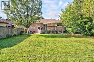 711 Gilbert St W in Whitby, ON - Building Photo