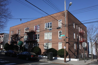 4067 Lowerre Pl in Bronx, NY - Foto de edificio - Building Photo