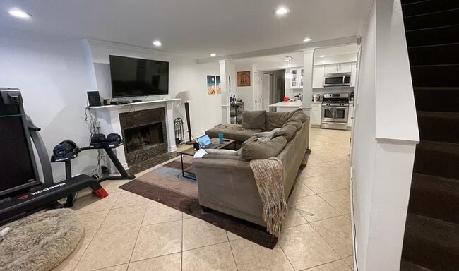 1454 W Walton St, Unit 1