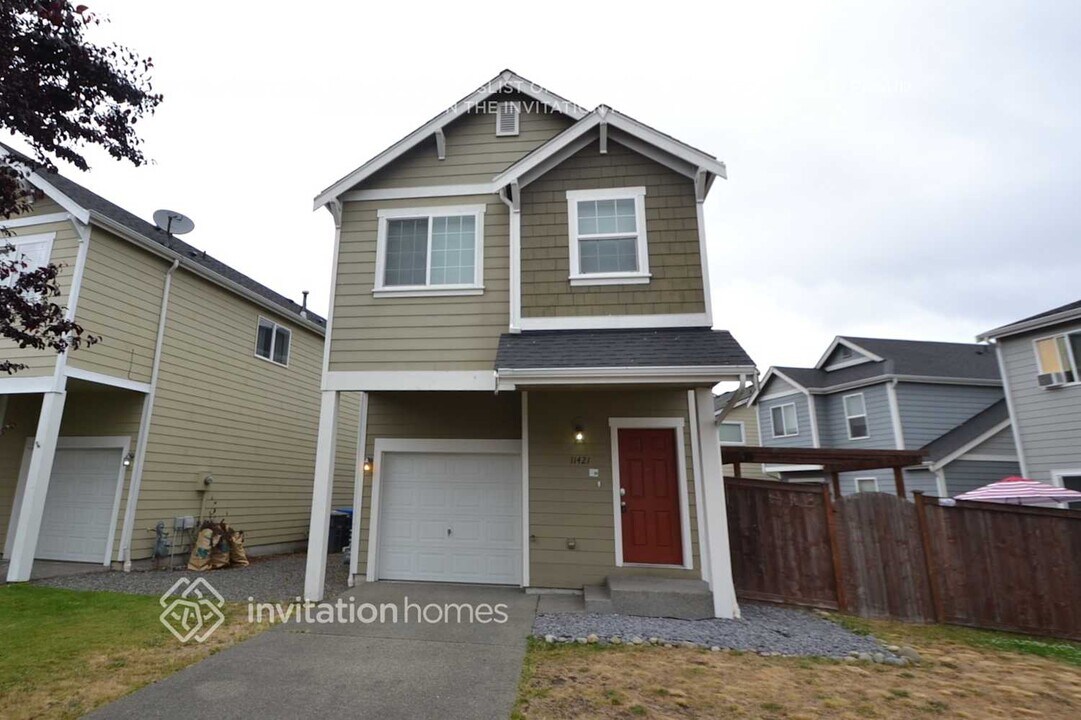 11421 184th St Ct E in Puyallup, WA - Foto de edificio
