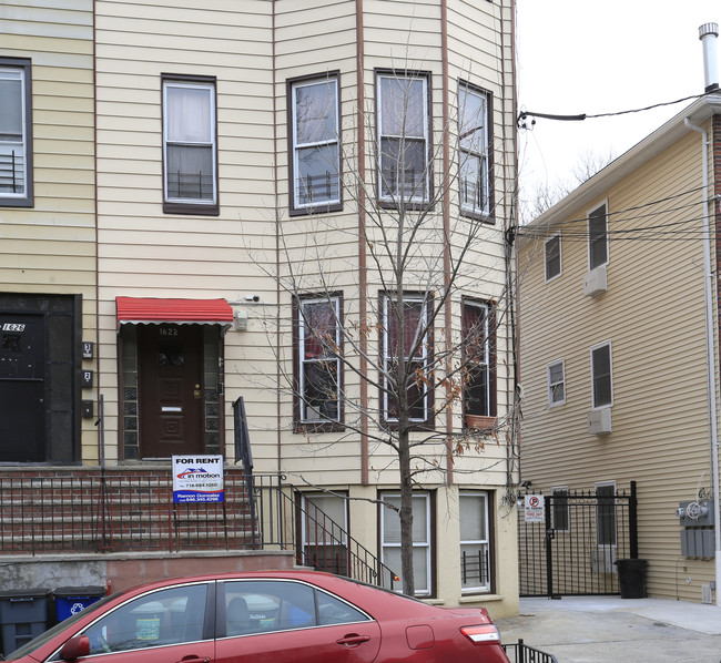 1622 Taylor Ave in Bronx, NY - Building Photo - Building Photo