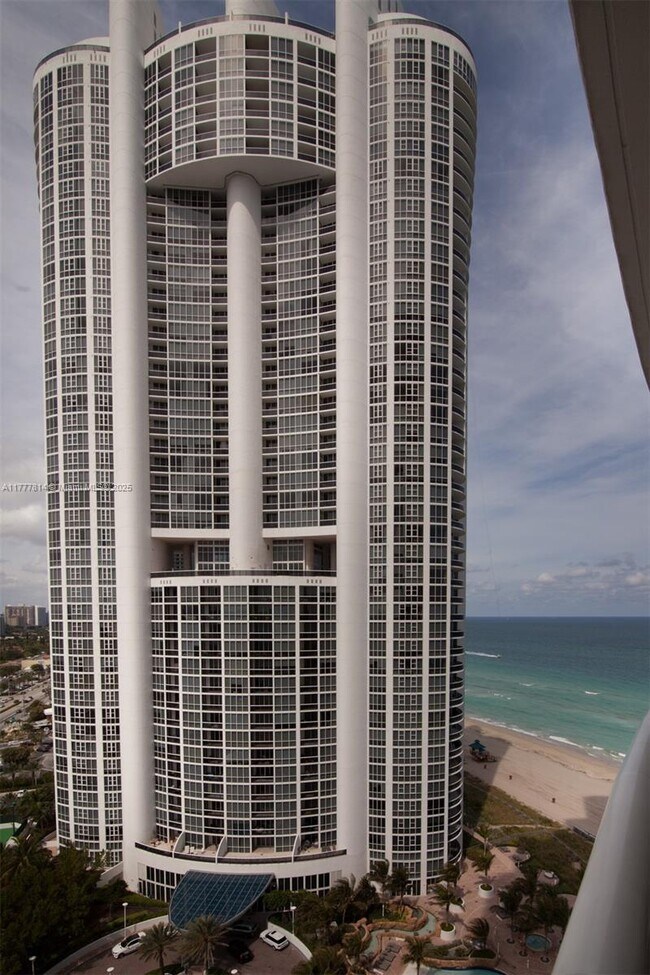 18101 Collins Ave, Unit #1803 in Sunny Isles Beach, FL - Building Photo - Building Photo